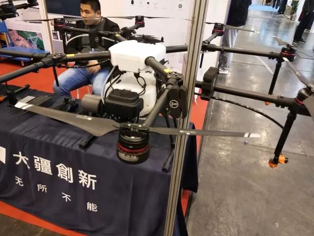郑州安防展:大疆无人机